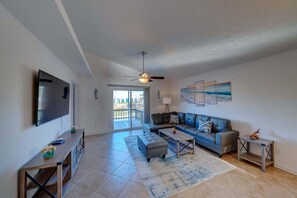 Smart TV - Charming home in Panama City Beach🏖️ (Panama City Beach)