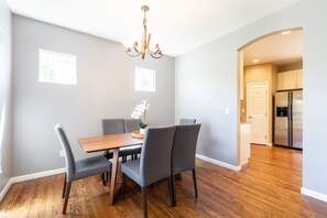 Dining - Family-friendly Serenity Paradise (Denver)