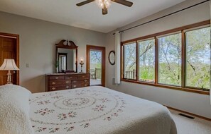 3 bedrooms, iron/ironing board, WiFi, bed sheets - Executive Level Home
El Paso Golf Course
Close to the Twin Cities (El Paso)