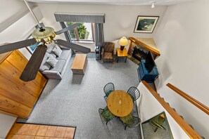 TV, fireplace, DVD player - Hearthstone Lodge #221 (Sun Peaks)