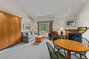 TV, caminetto, lettore DVD