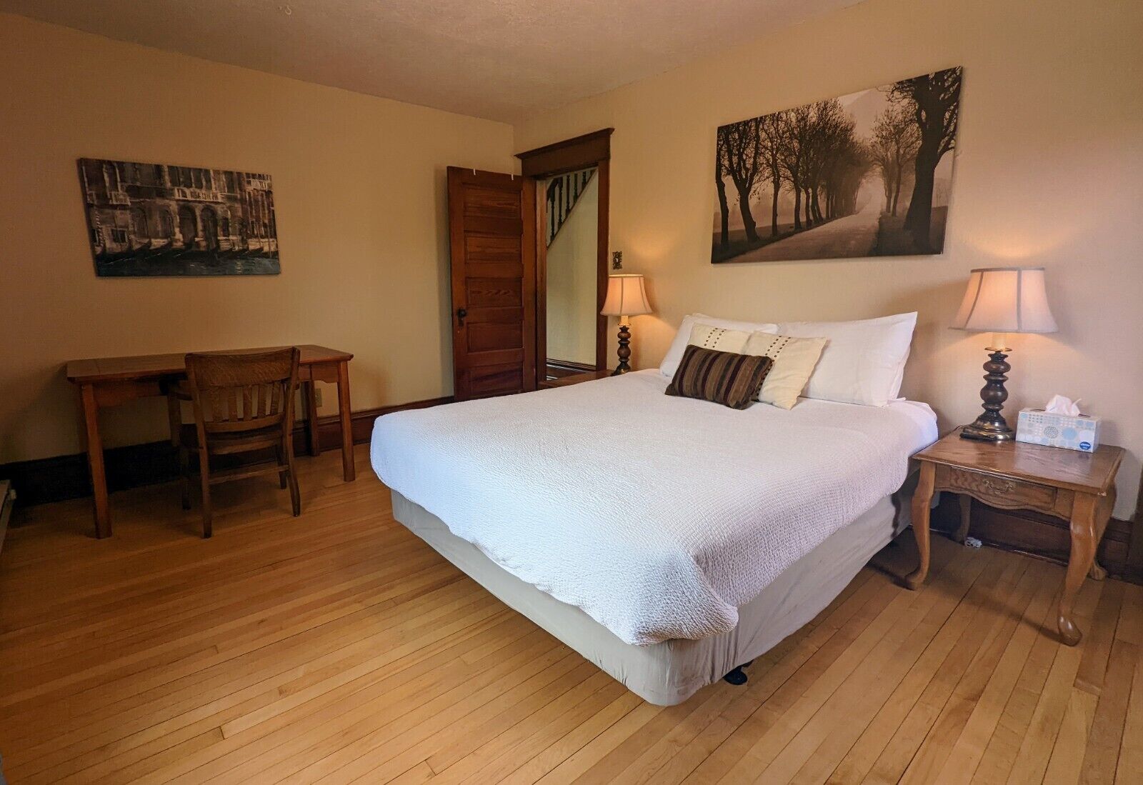 4 bedrooms, iron/ironing board, WiFi, bed sheets