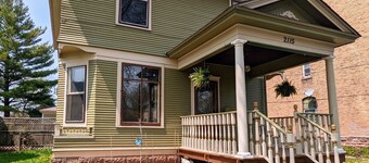 Historic House | Sleeps 9 | 8 Minutes from Duluth
