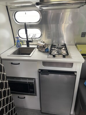 Fridge, microwave, stovetop, coffee/tea maker