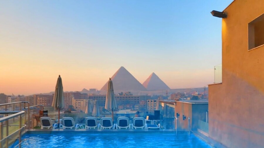 New Pyramid Front Hotel