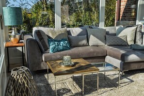 Fernseher, Kamin, Stereoanlage