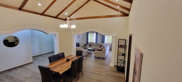 Interior - Short term stay for relaxing and comfortable getaway in Accra, Ghana (Accra)