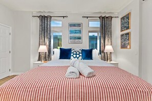 Ferros/tábuas de passar roupa, berço de viagem, Wi-Fi, roupa de cama