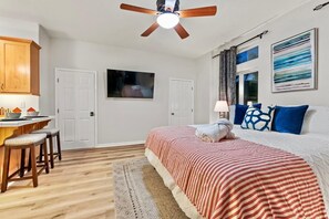 Iron/ironing board, travel crib, WiFi, bed sheets - 1 Block to the Sand Stylish & Spacious Studio! (San Diego)