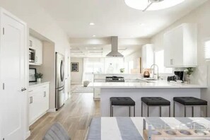 Fridge, microwave, oven, stovetop - 1 Block to Sand Contemporary 5BR Triplex (San Diego)