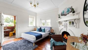 2 bedrooms, desk, iron/ironing board, travel cot