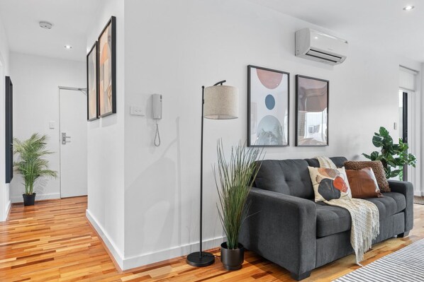 Unclassified image, 1 of 34, button - inkerman 868 · Hidden Gem at Caulfield Park ⭐⭐⭐⭐⭐ (Caulfield North)