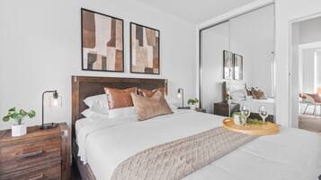 2 camere, una scrivania, ferro/asse da stiro, culla da viaggio