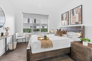 2 Schlafzimmer, Schreibtisch, Bügeleisen/Bügelbrett, Reisekinderbett