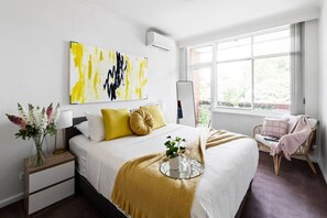 1 Schlafzimmer, Schreibtisch, Bügeleisen/Bügelbrett, Reisekinderbett