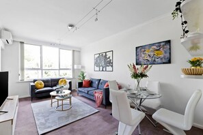 TV - The Meadow Gardens Oasis (St Kilda East)