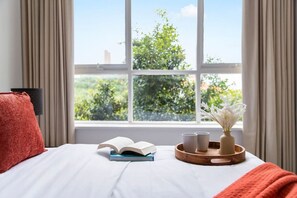 1 Schlafzimmer, Schreibtisch, Bügeleisen/Bügelbrett, Reisekinderbett