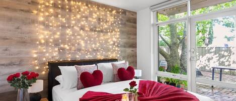 1 makuuhuone, työpöytä, silitysrauta/-lauta, vauvan matkasänky