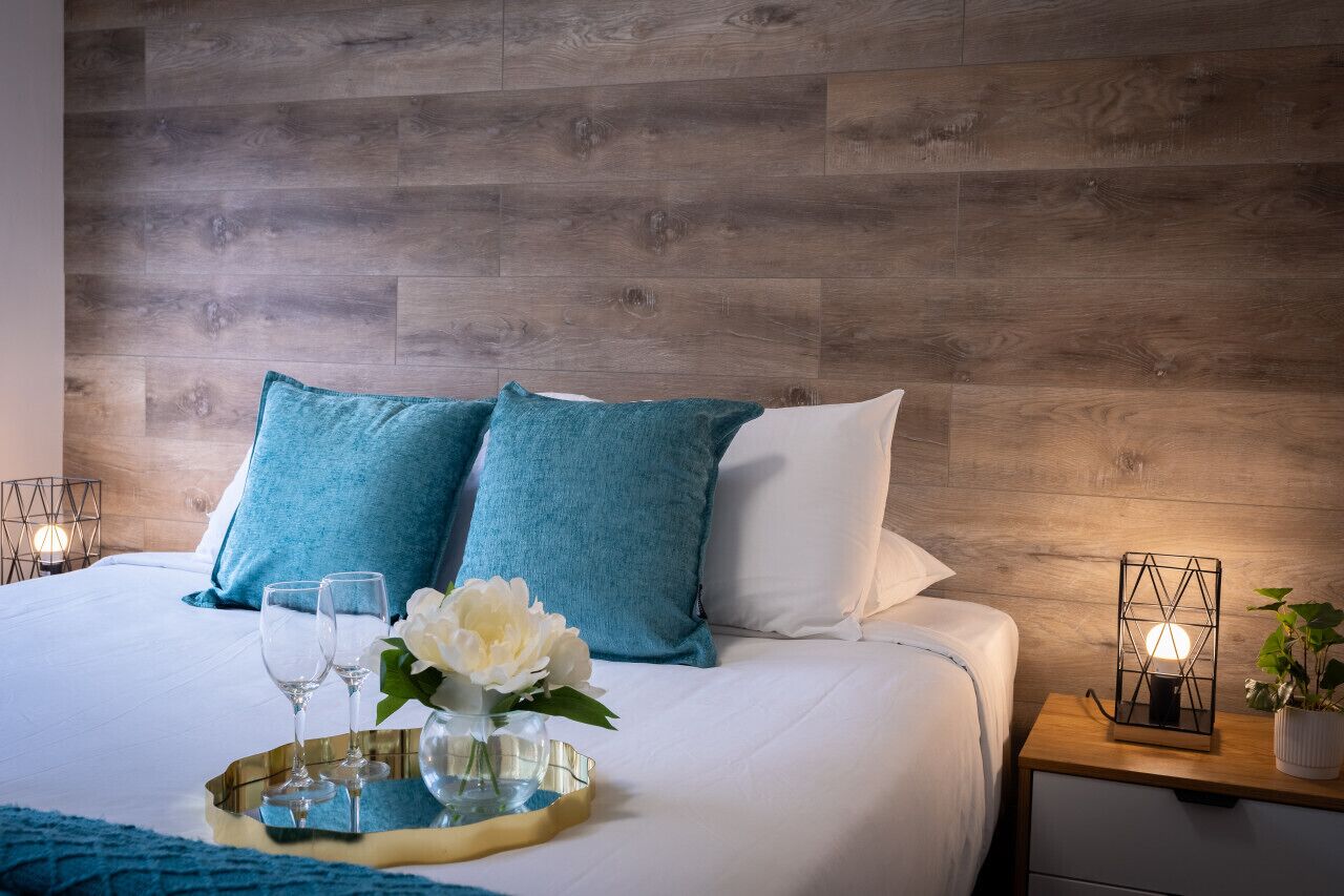 2 chambres, bureau, fer et planche à repasser, lit parapluie