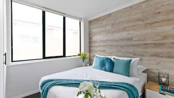 2 bedrooms, desk, iron/ironing board, travel cot