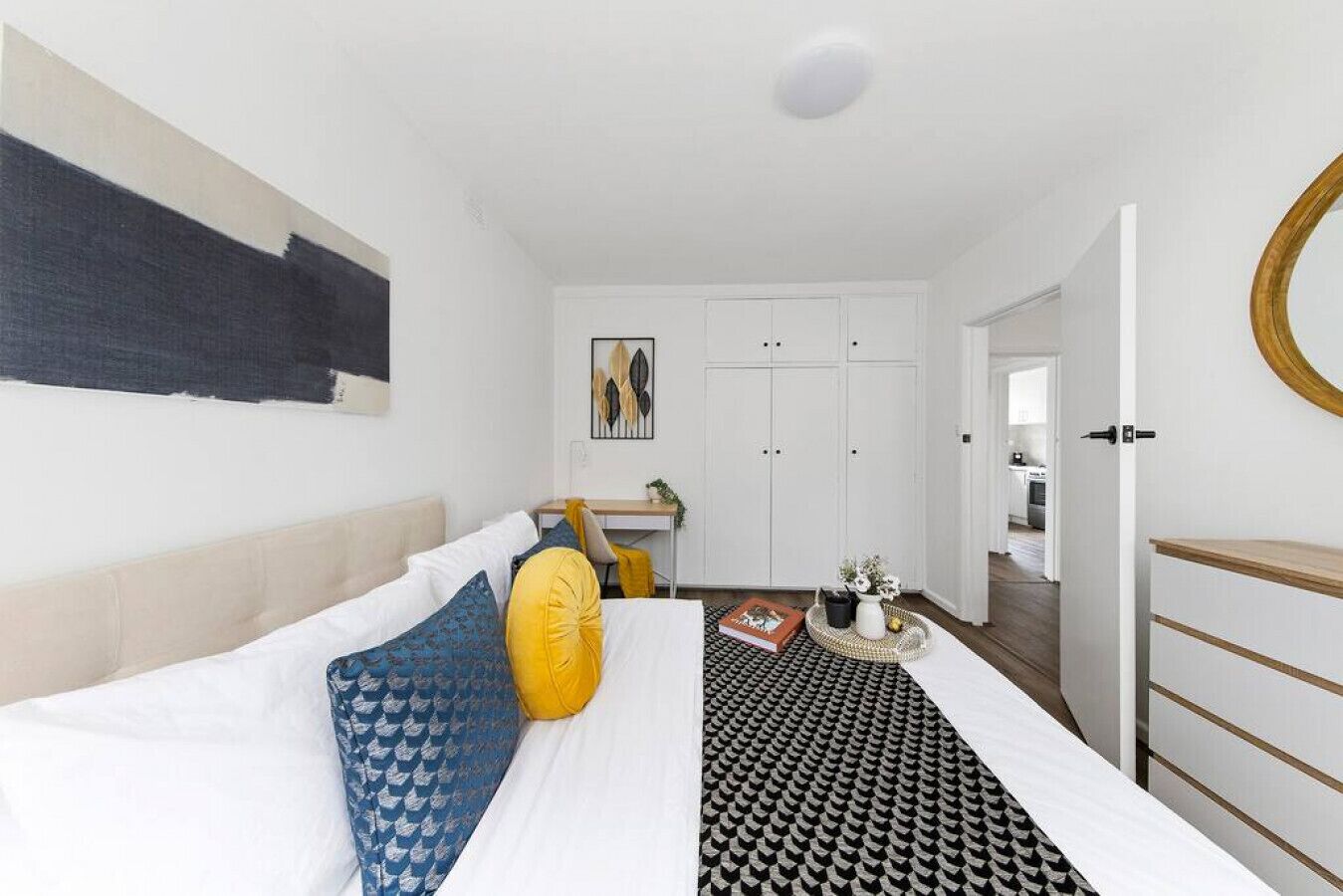 2 Schlafzimmer, Schreibtisch, Bügeleisen/Bügelbrett, Reisekinderbett