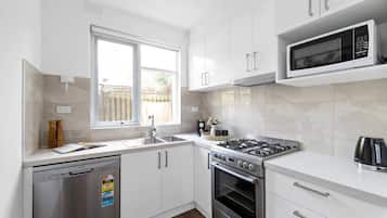 Coffee/tea maker, fridge, microwave, oven
