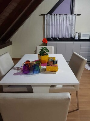 Dining - Chalé JS em São Bento do Sul SC (Schramm São Bento do Sul)