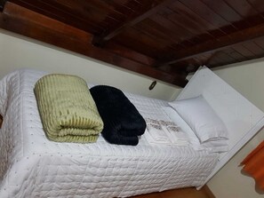 2 bedrooms, desk, free WiFi, bed sheets - Chalé JS em São Bento do Sul SC (Schramm São Bento do Sul)