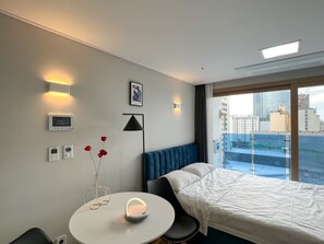 Standard-Doppelzimmer | Individuell dekoriert, laptopgeeigneter Arbeitsplatz, kostenloses WLAN