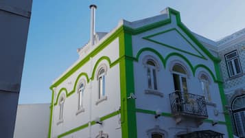 Bureau, espace de travail pour ordinateur portable, Wi-Fi gratuit