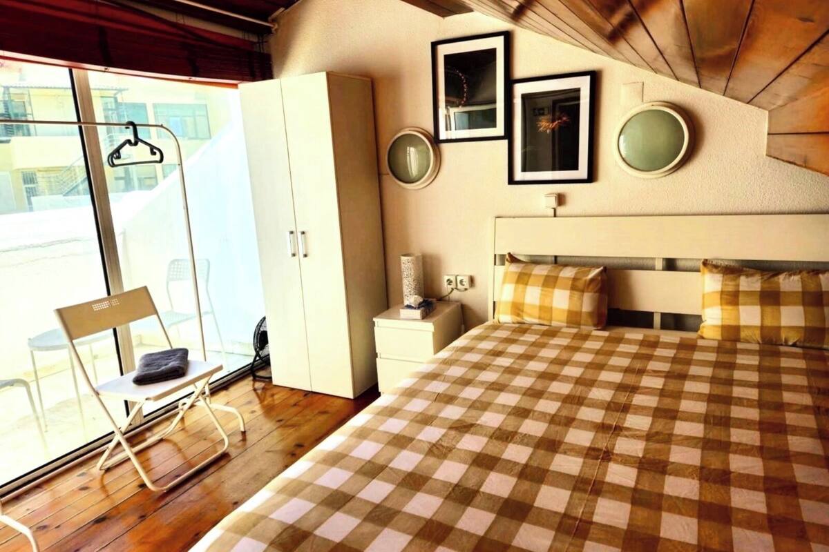 Quarto casal standard | 1 quarto, escrivaninha, espaço de trabalho para notebook
