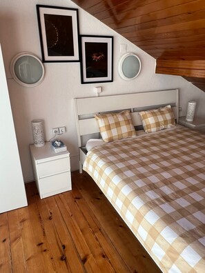 Standard Double Room | Desk, laptop workspace, free WiFi, bed sheets