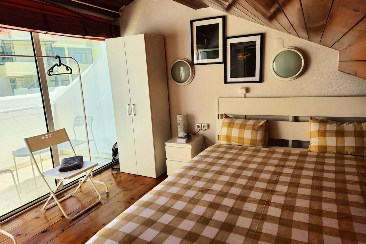 1 bedroom, desk, laptop workspace, free WiFi