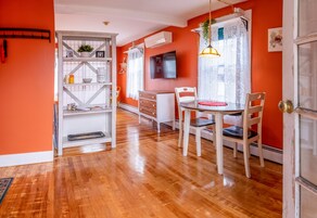 城市公寓, 1 张大床 | 起居区 | 平板电视