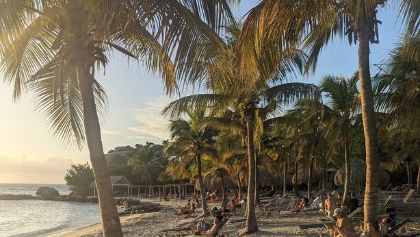 Beach nearby, beach towels - Breezy paradise Penthouse In Blue Bay (Sint Michiel)