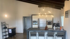 Coffee/tea maker, fridge, microwave, oven - Breezy paradise Penthouse In Blue Bay (Sint Michiel)