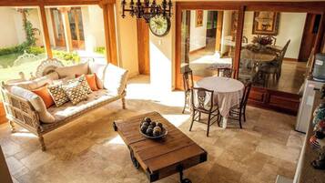 TV, fireplace, offices