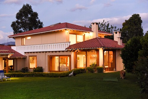Guayllabamba Estate - Indoor Pool, Jacuzzi & Gym
