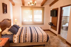 6 bedrooms, desk, iron/ironing board, WiFi