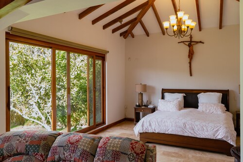 Guayllabamba Estate - Indoor Pool, Jacuzzi & Gym