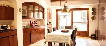 Spacious & Elegant Contemporary Colonial Country House!