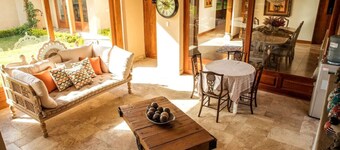 Spacious & Elegant Contemporary Colonial Country House!