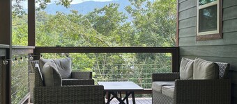 New Built cozy cabin Peaceful Side, Townsend, TN, Laurel Valley,  no steep roads