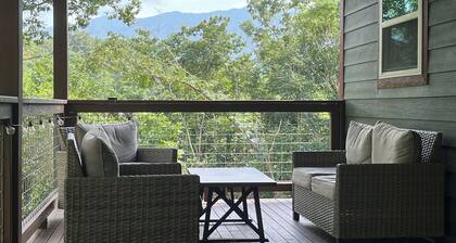 New Built cozy cabin Peaceful Side, Townsend, TN, Laurel Valley, no steep roads