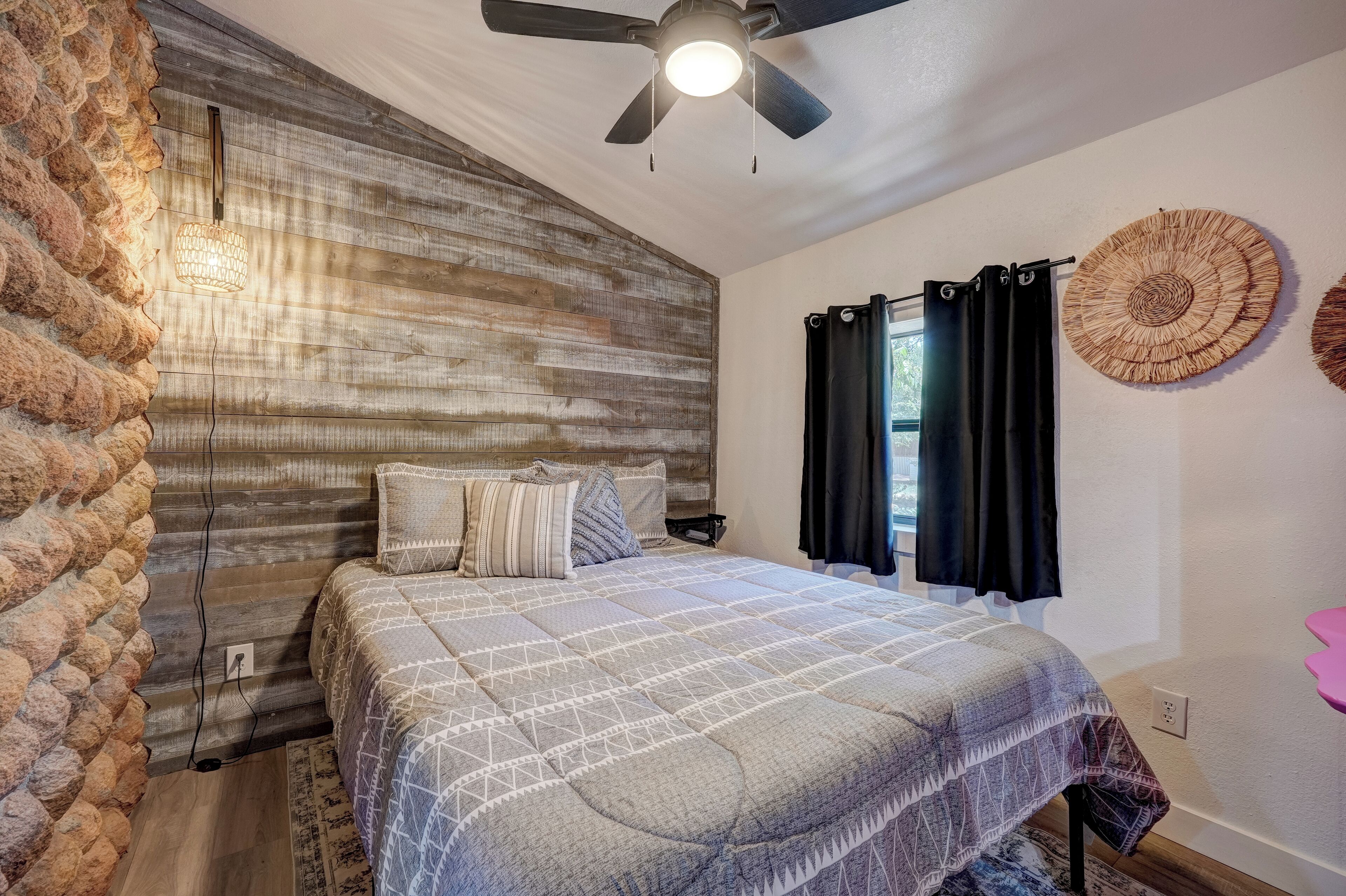 3 bedrooms, in-room safe, iron/ironing board, free WiFi