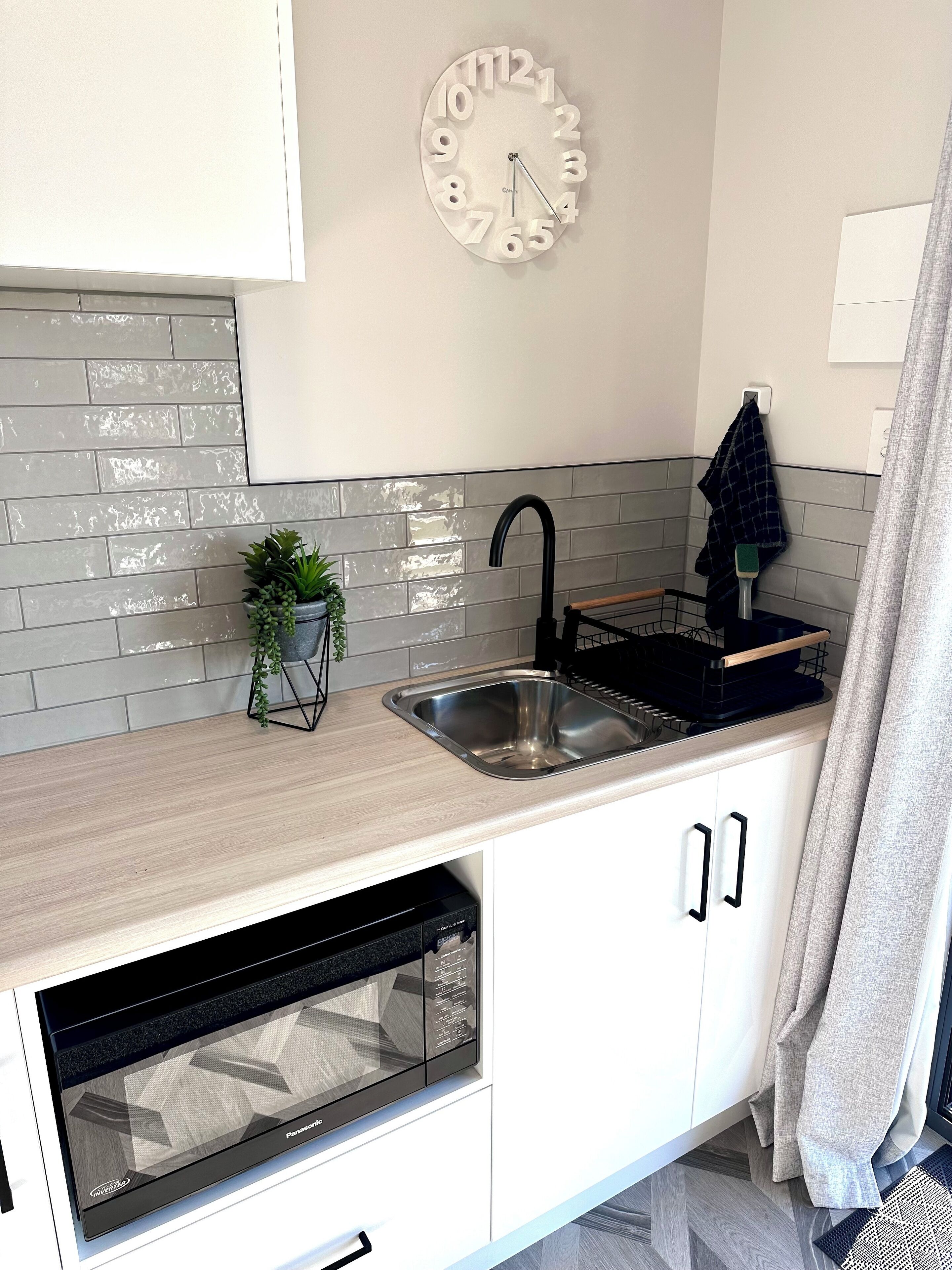 Kylskåp, mikrovågsugn, ugn och spishäll