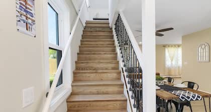 Fantastic retreat 5 mins from Village with media room, AC and sauna!