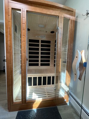 Sauna - Fantastic retreat 5 mins from Village with media room, AC and sauna! (Stowe)
