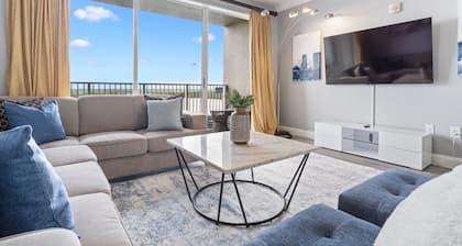 Condo is just 2 miles away from Disney, wonderful Lake view family-sized