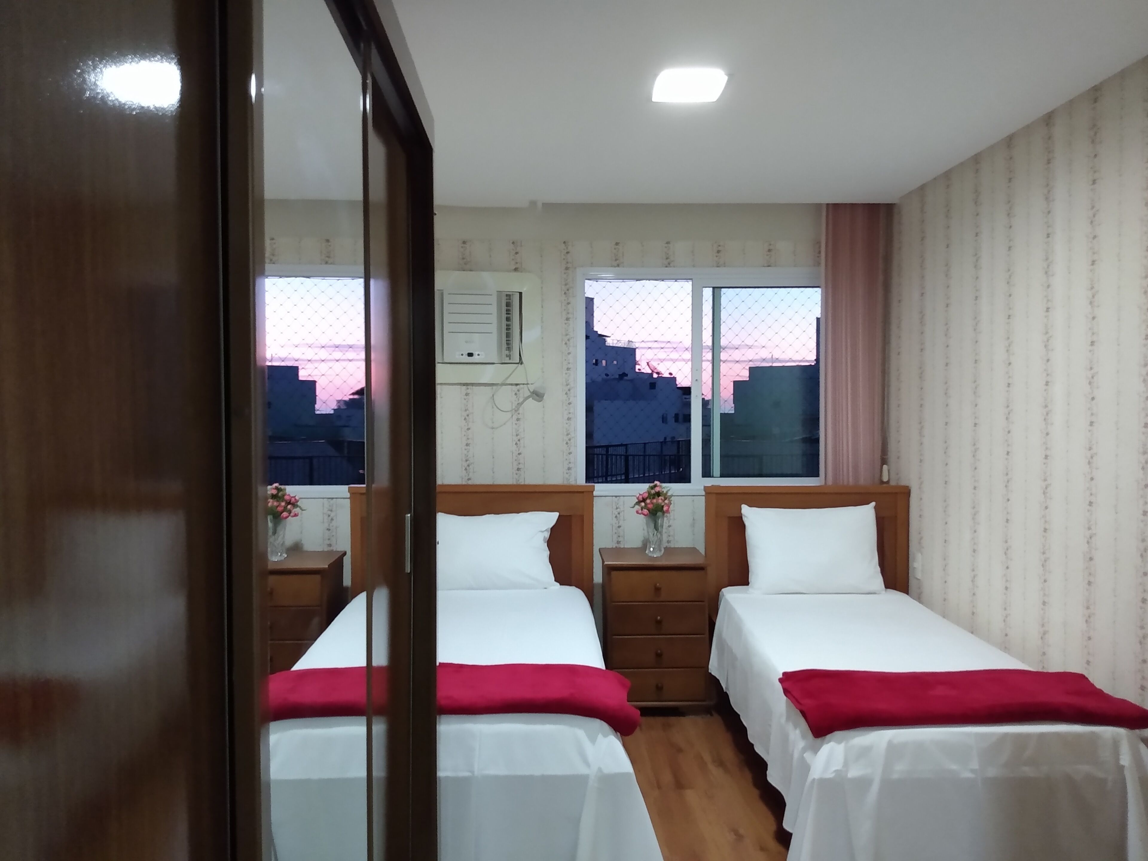 Eenvoudig appartement | 3 slaapkamers, een bureau, een strijkplank/strijkijzer